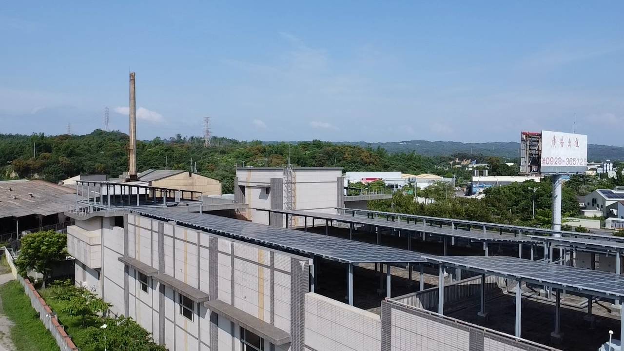 鋼構棚架結合太陽能模組